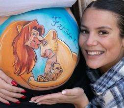Belly painting de La que pinta con dibujo de el Rey León