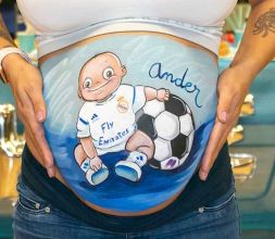 Belly painting de La que pinta con dibujo de Son Goku y Dragón