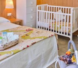Habitaciones BabyRoom, totalmente equipadas para bebés.